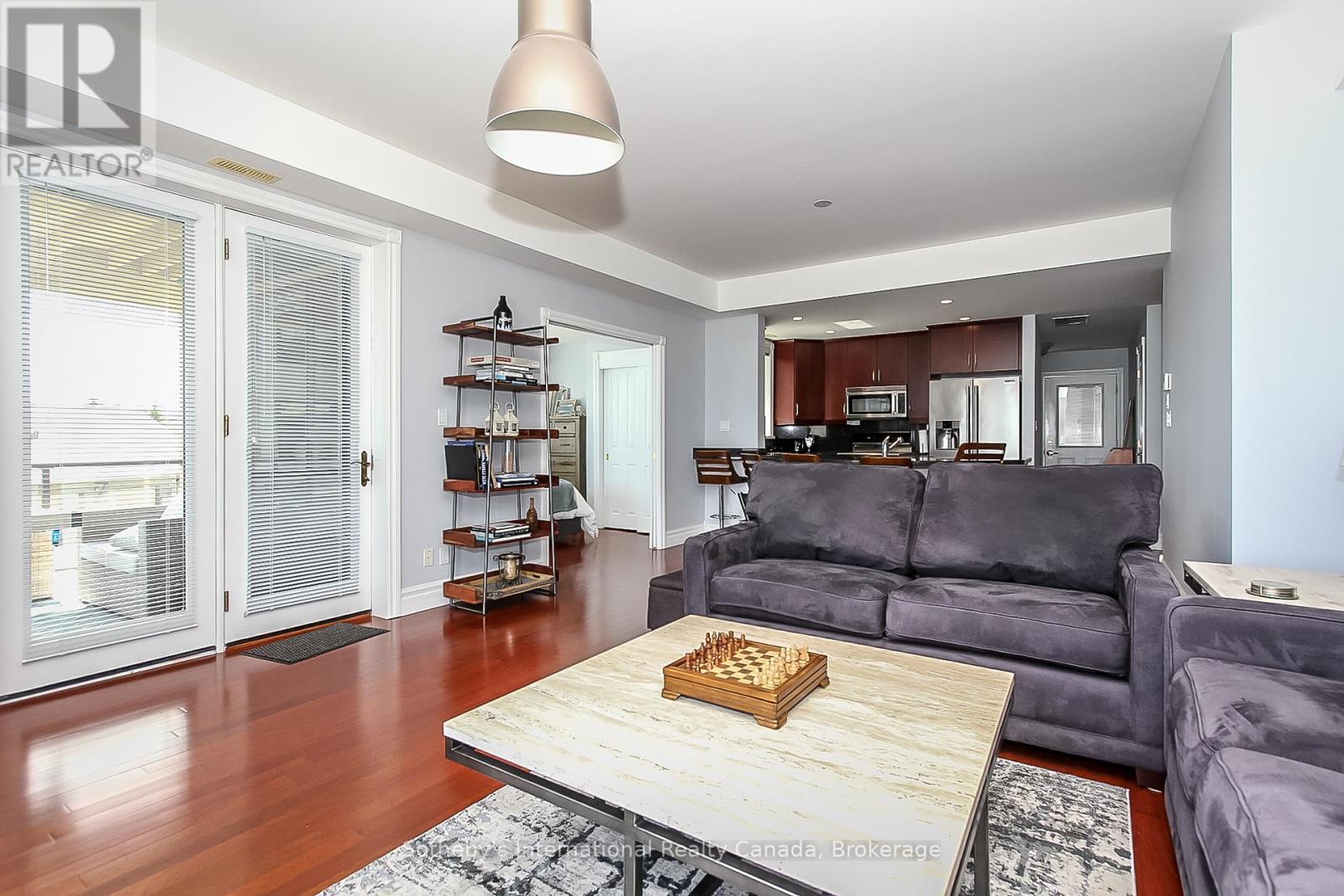 550 Mariners Way, Collingwood, ON - Indoor Photo Showing Living Room