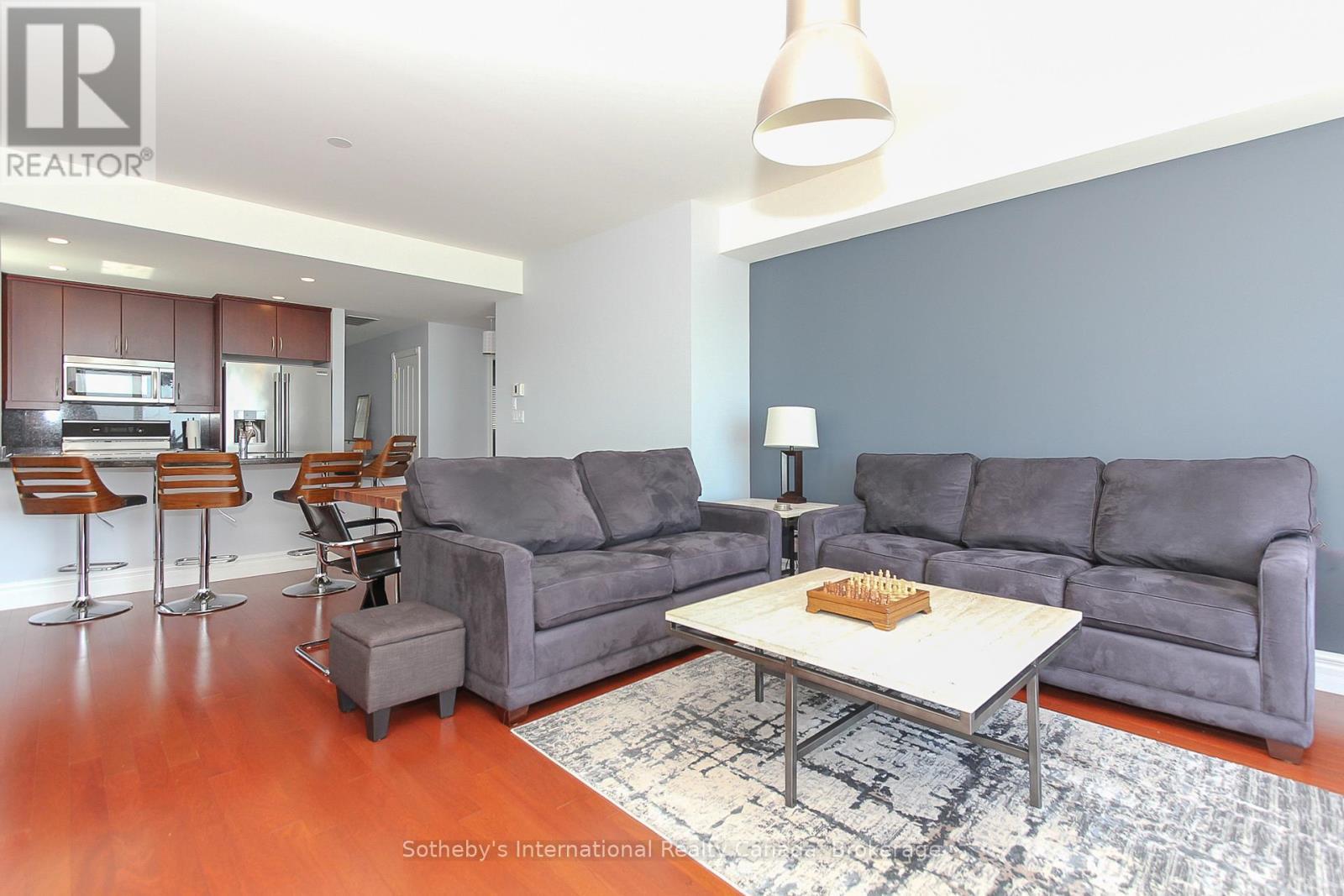 550 Mariners Way, Collingwood, ON - Indoor Photo Showing Living Room
