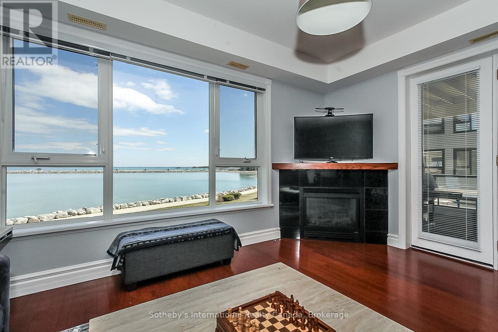 550 Mariners Way, Collingwood, ON - Indoor