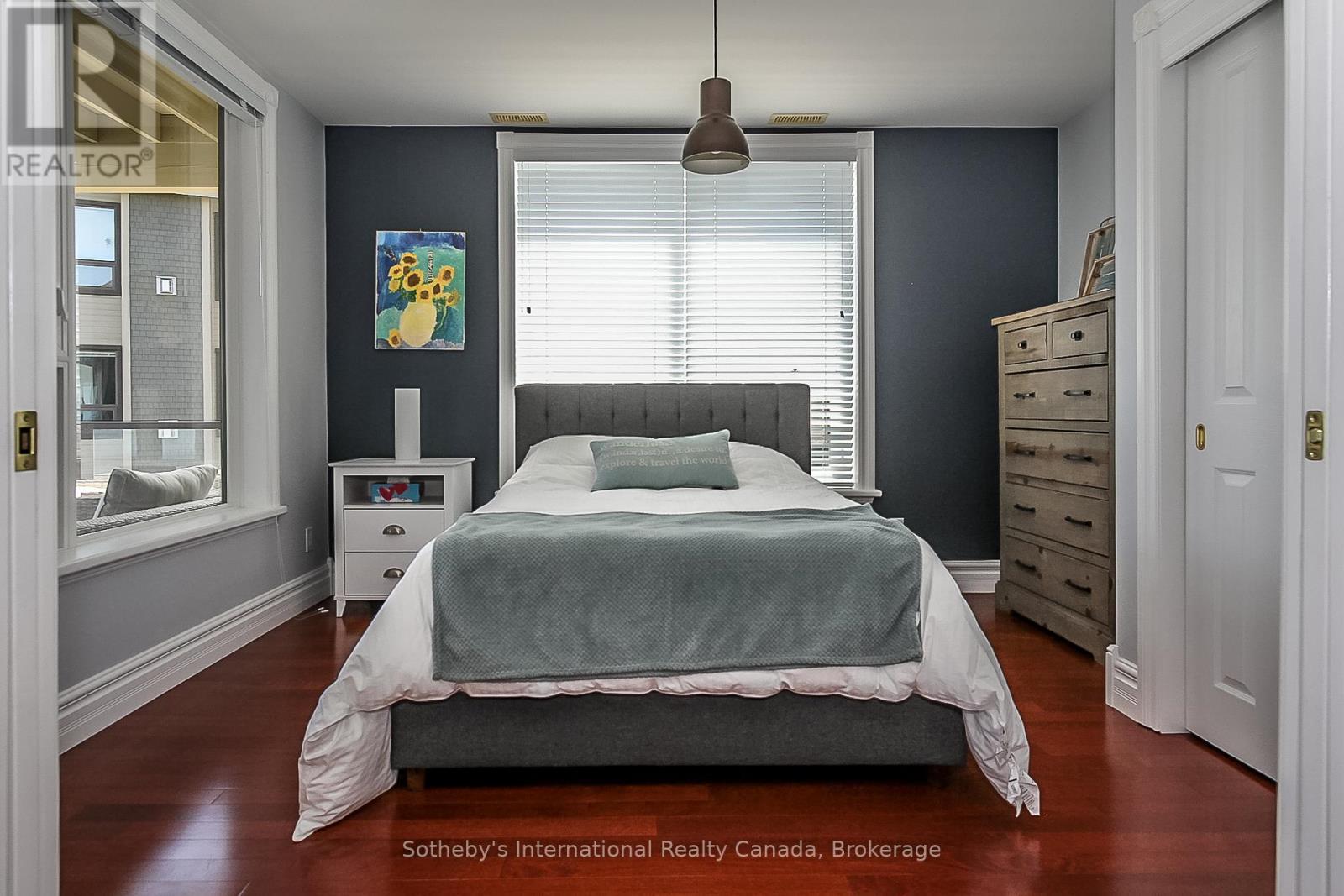 550 Mariners Way, Collingwood, ON - Indoor Photo Showing Bedroom