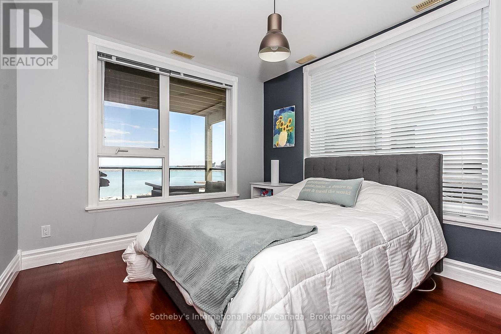 550 Mariners Way, Collingwood, ON - Indoor Photo Showing Bedroom