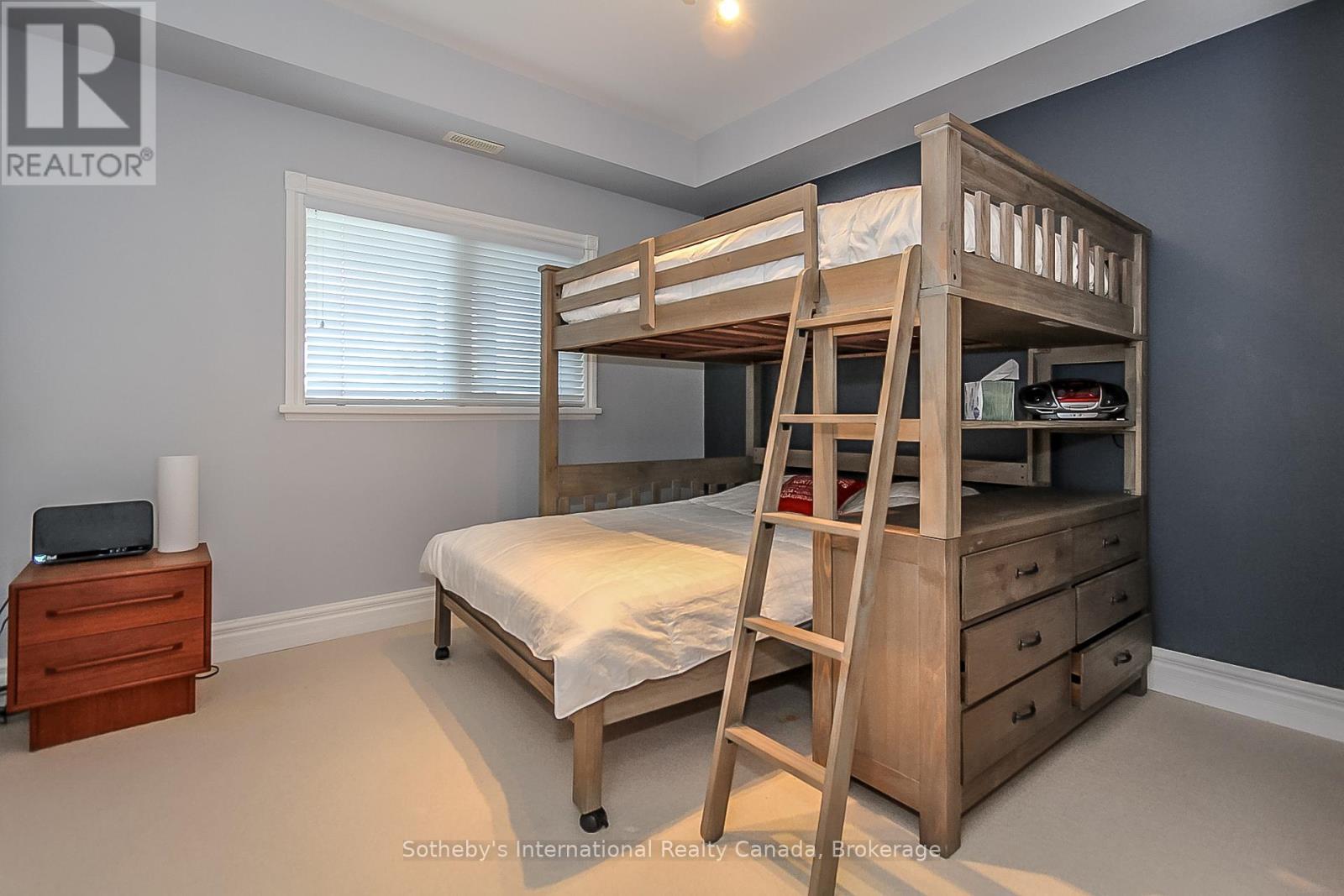 550 Mariners Way, Collingwood, ON - Indoor Photo Showing Bedroom