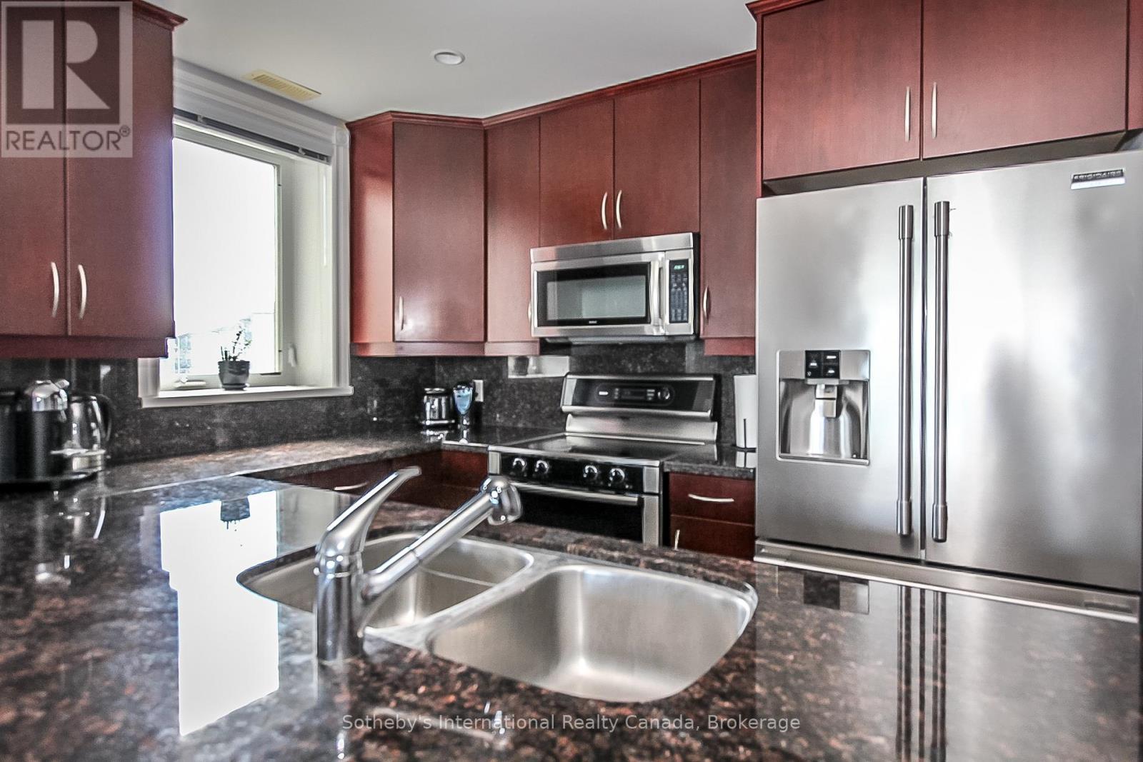 550 Mariners Way, Collingwood, ON - Indoor Photo Showing Kitchen With Double Sink