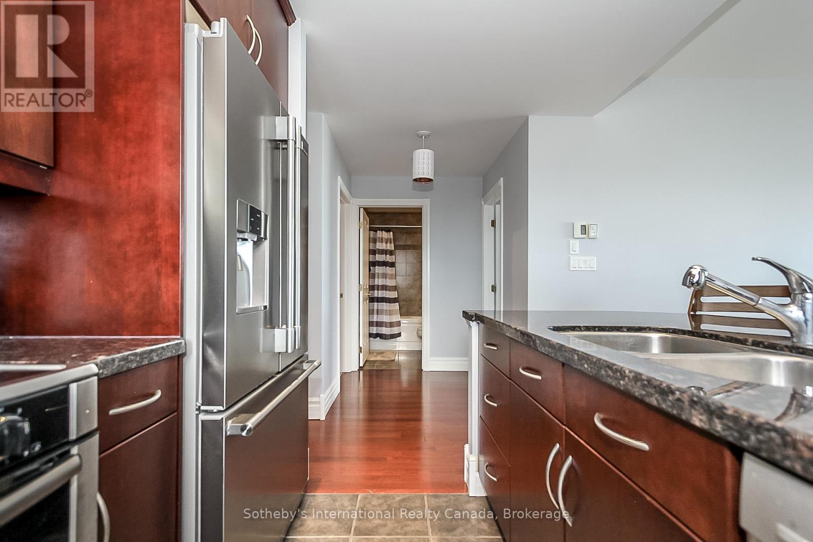 550 Mariners Way, Collingwood, ON - Indoor Photo Showing Kitchen With Double Sink