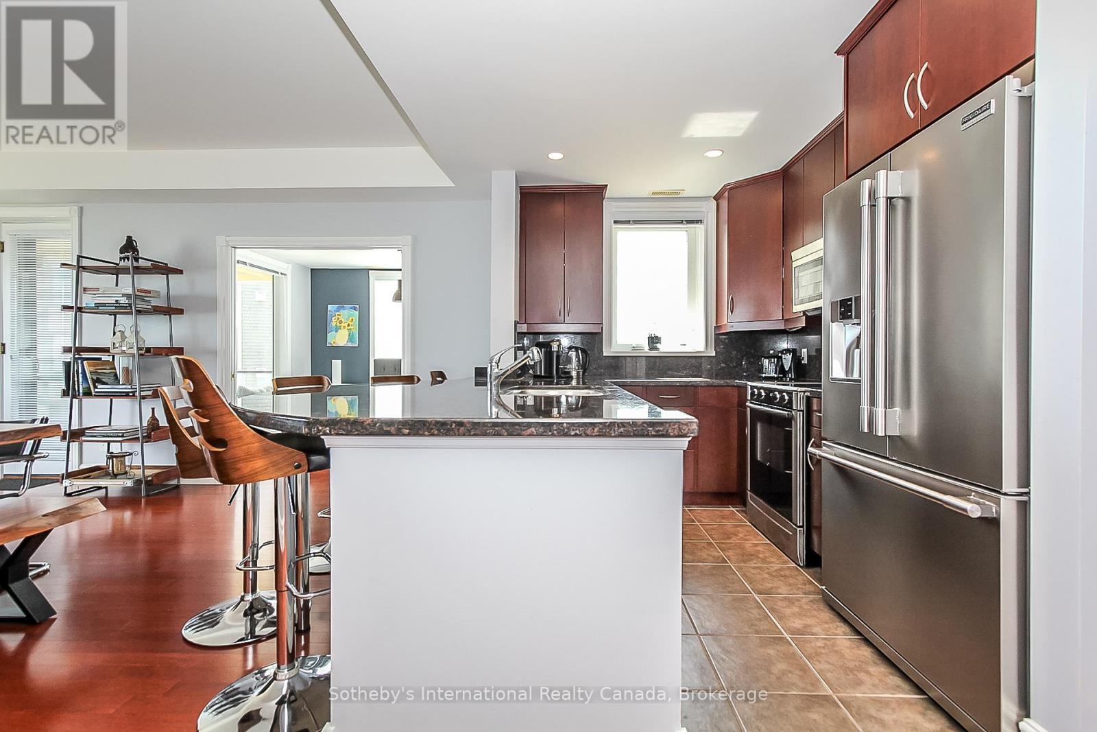 550 Mariners Way, Collingwood, ON - Indoor Photo Showing Kitchen