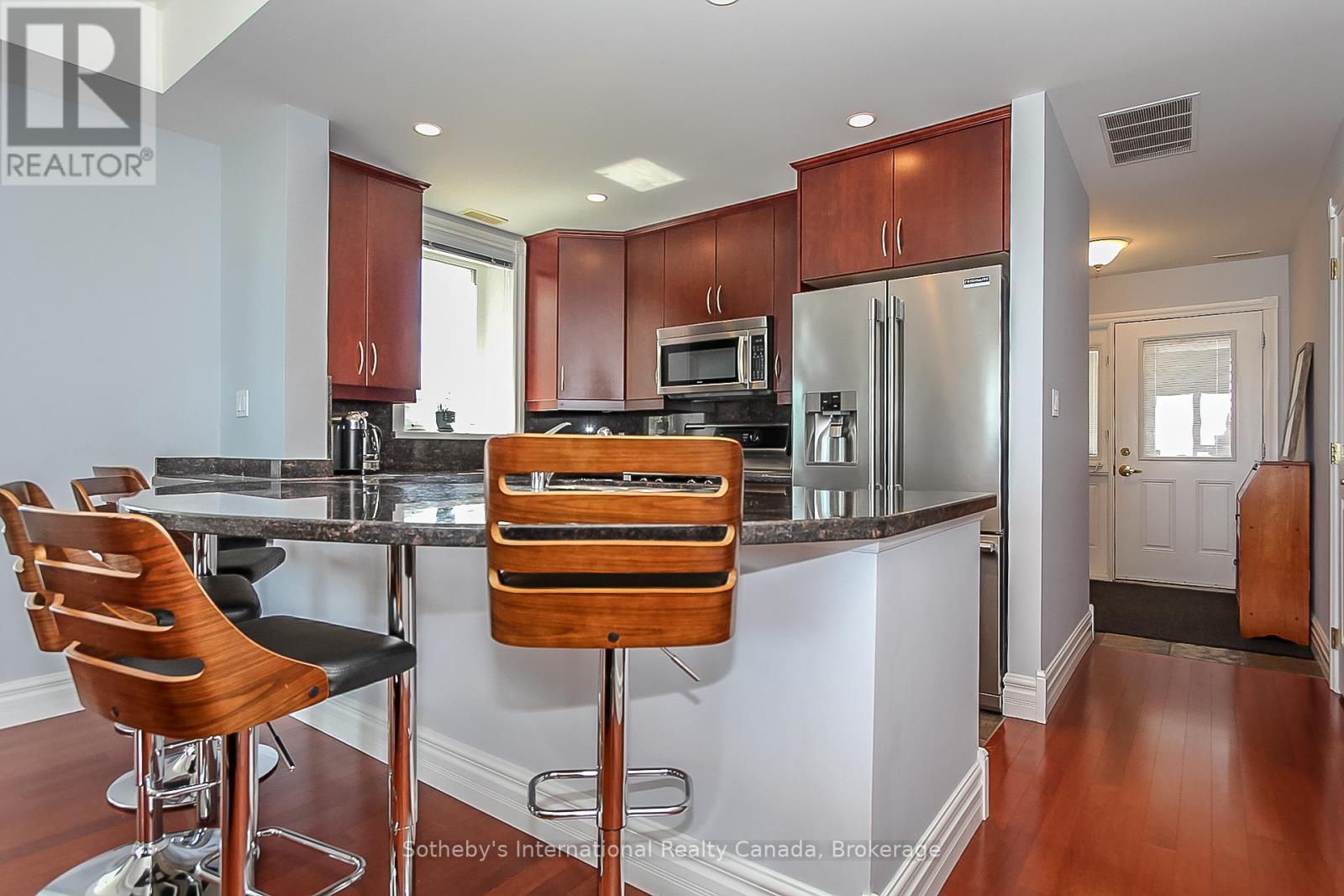 550 Mariners Way, Collingwood, ON - Indoor Photo Showing Kitchen
