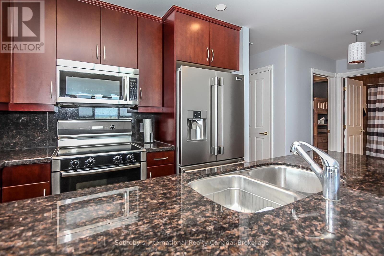 550 Mariners Way, Collingwood, ON - Indoor Photo Showing Kitchen With Double Sink