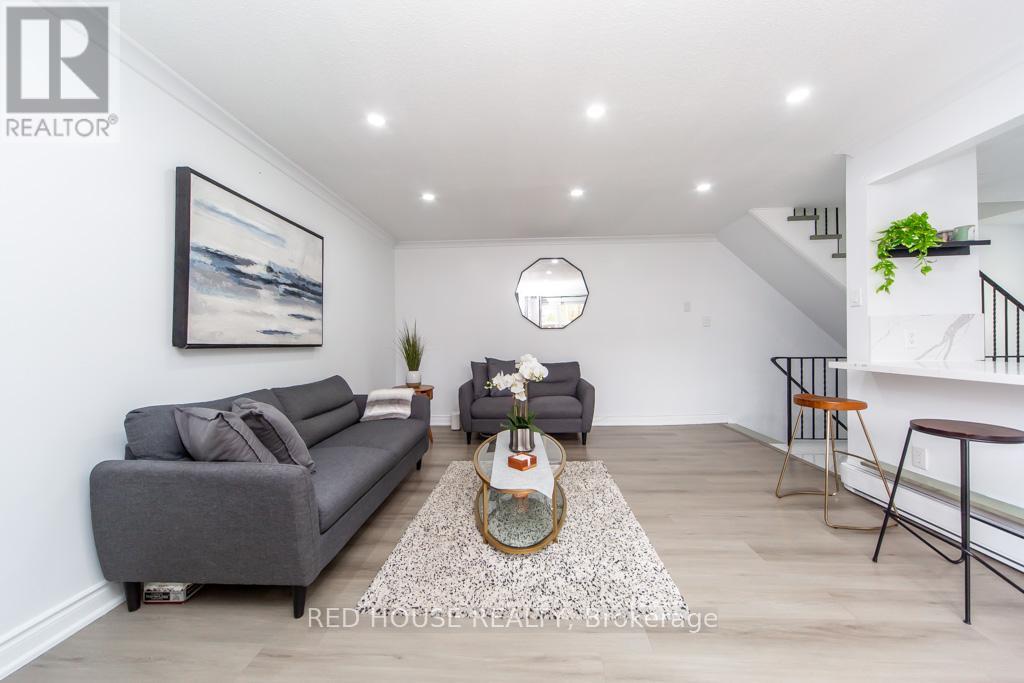2 - 87 Irwin Road, Toronto, ON - Indoor Photo Showing Bedroom