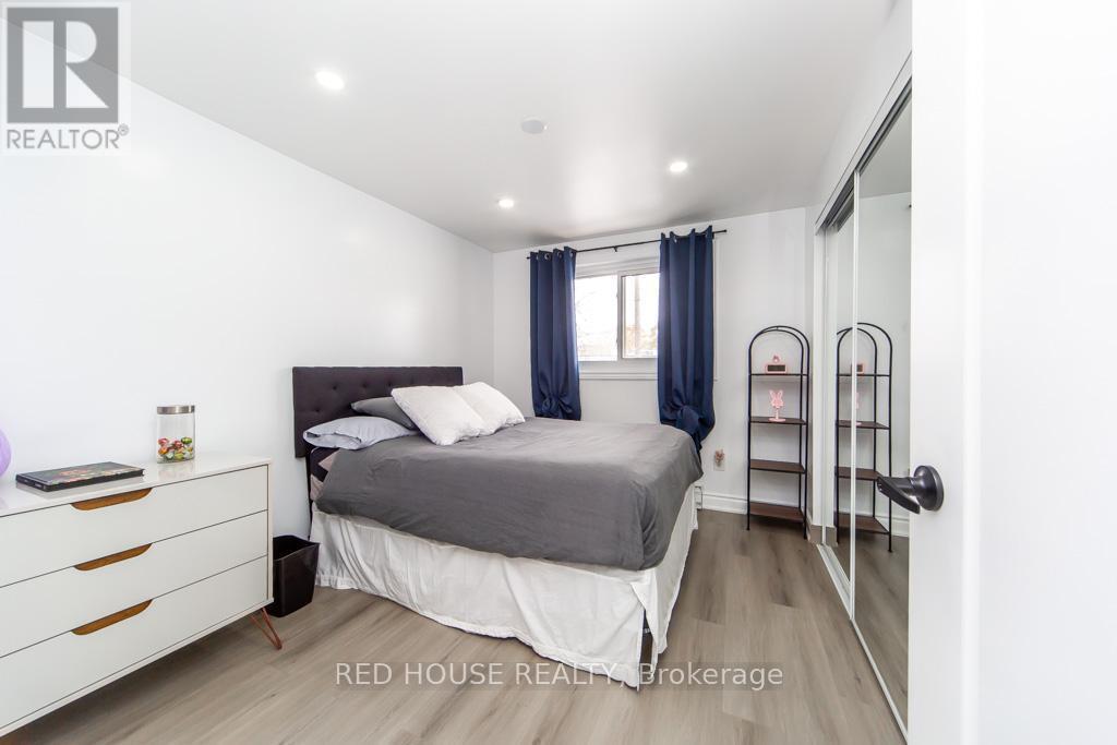 2 - 87 Irwin Road, Toronto, ON - Indoor Photo Showing Bedroom