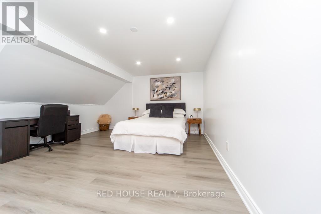 2 - 87 Irwin Road, Toronto, ON - Indoor