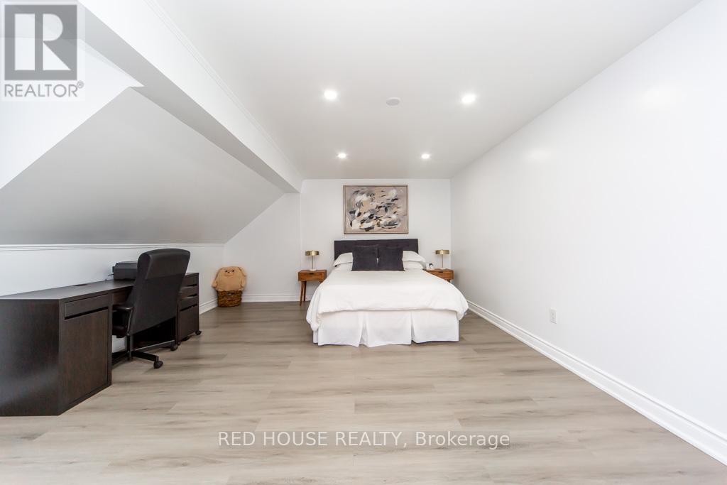 2 - 87 Irwin Road, Toronto, ON - Indoor Photo Showing Bedroom