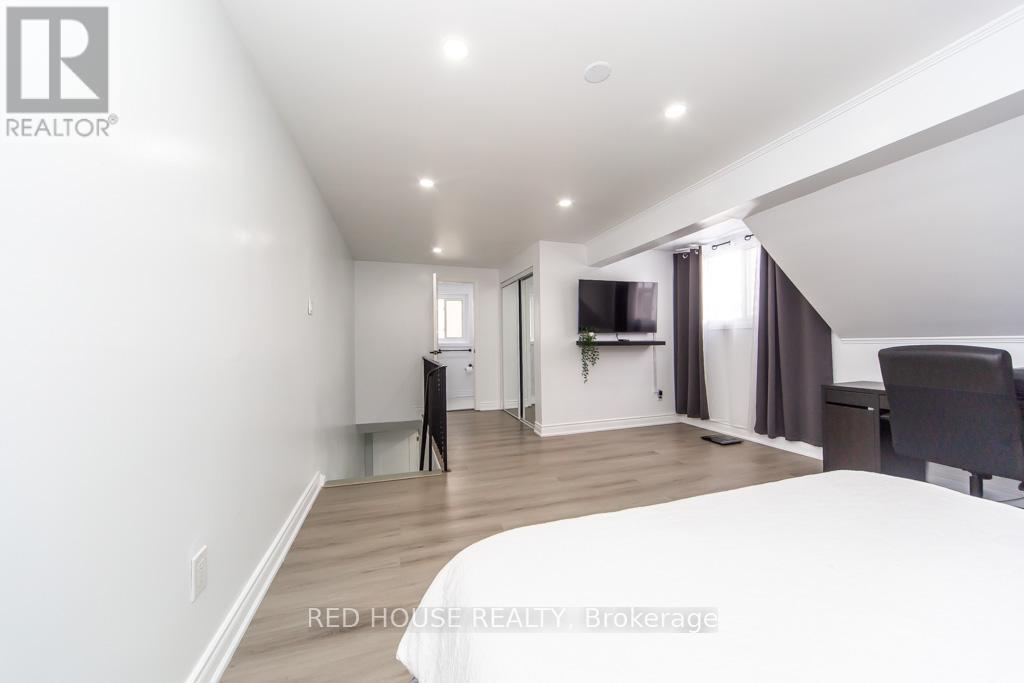 2 - 87 Irwin Road, Toronto, ON - Indoor Photo Showing Other Room