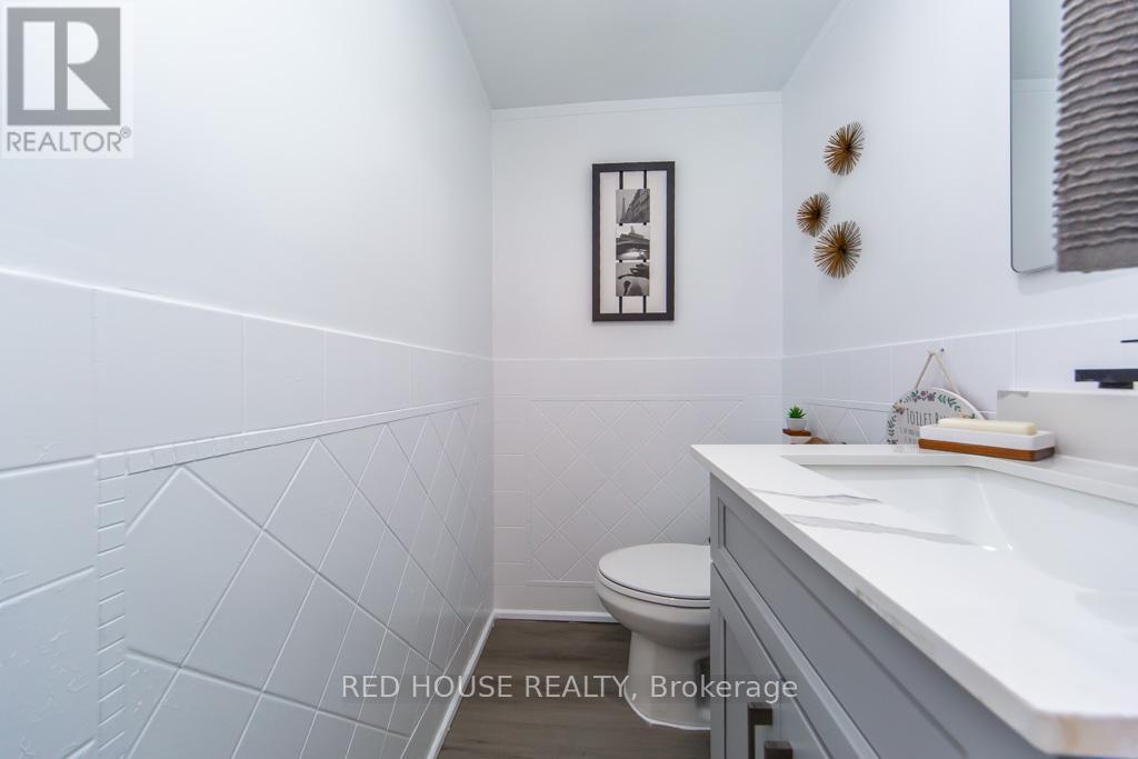 2 - 87 Irwin Road, Toronto, ON - Outdoor