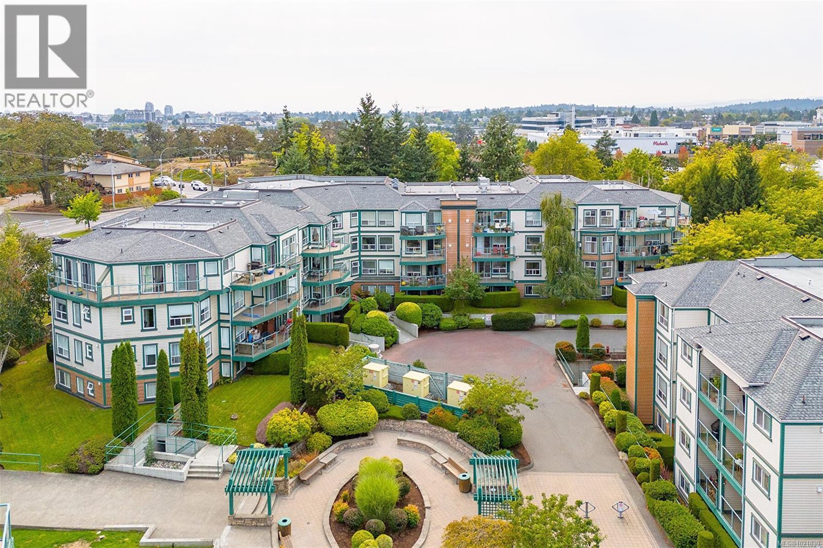 405 898 Vernon Ave, Saanich, BC - Outdoor With View