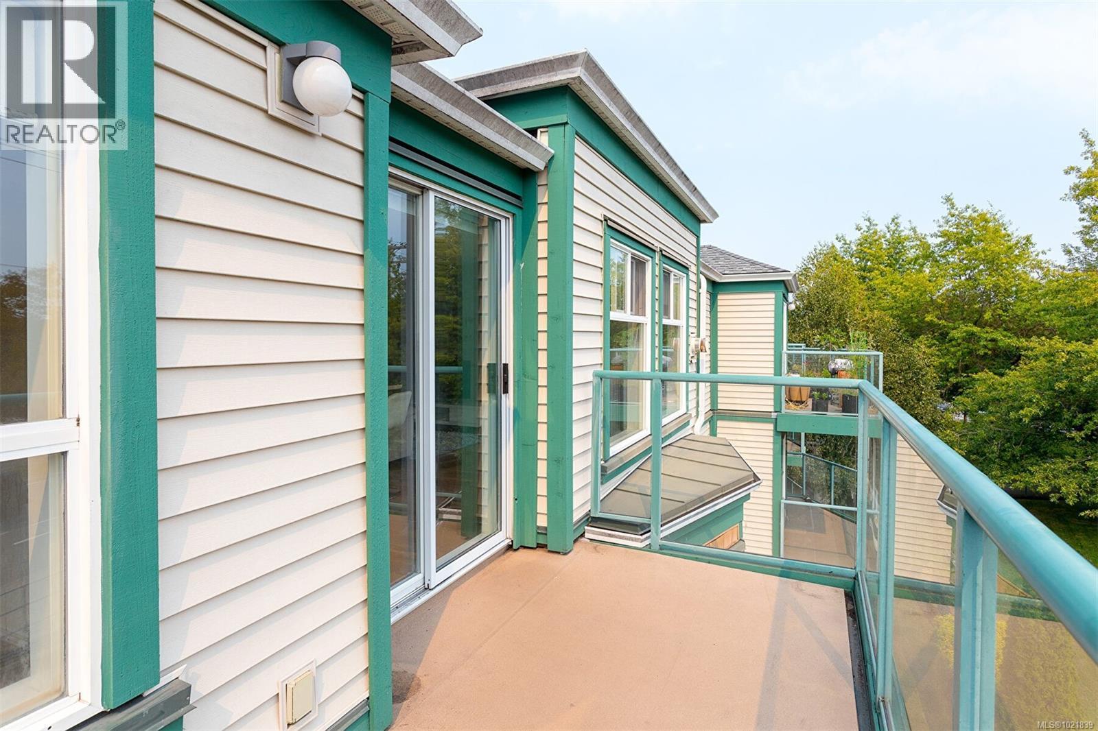 405 898 Vernon Ave, Saanich, BC - Outdoor With Exterior