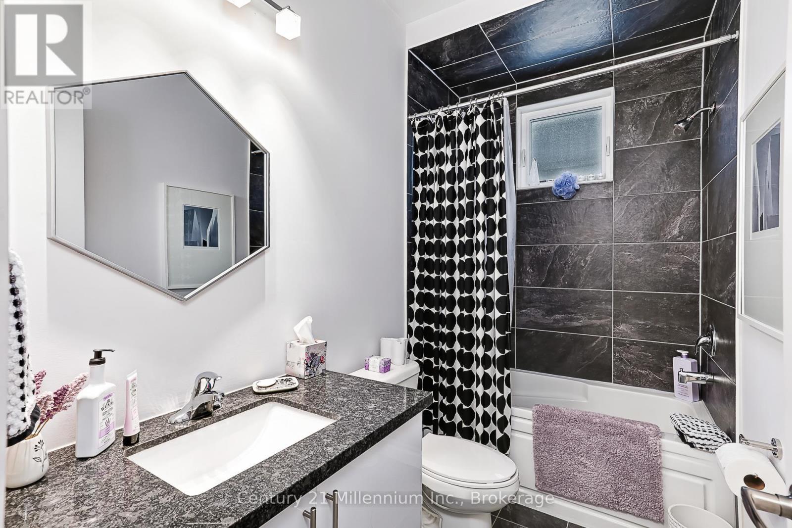 126 Tekiah Road, Blue Mountains, ON - Indoor Photo Showing Bathroom