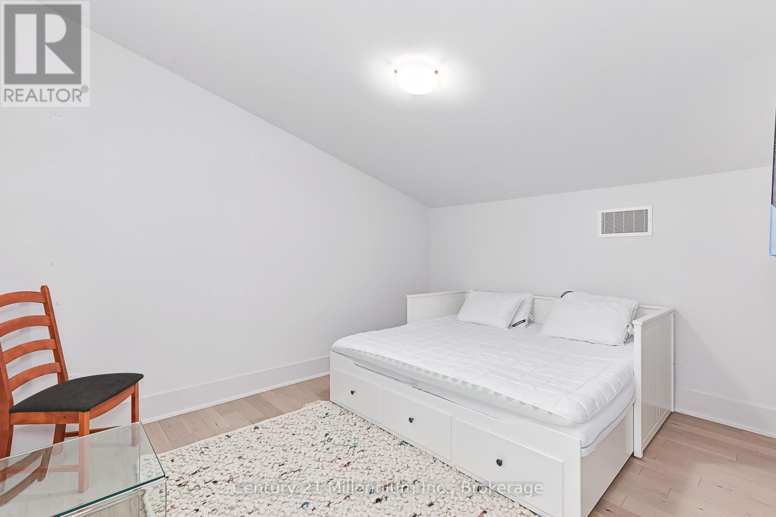 126 Tekiah Road, Blue Mountains, ON - Indoor Photo Showing Bedroom