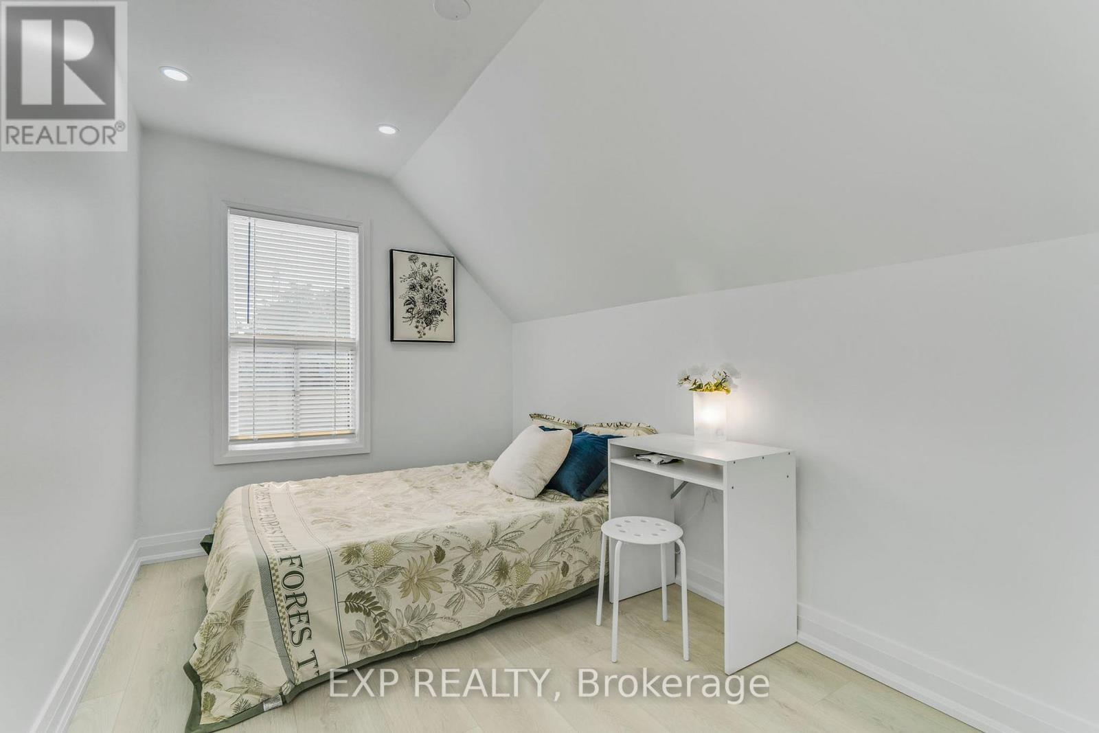 217 Fairfield Avenue, Hamilton, ON - Indoor Photo Showing Bedroom