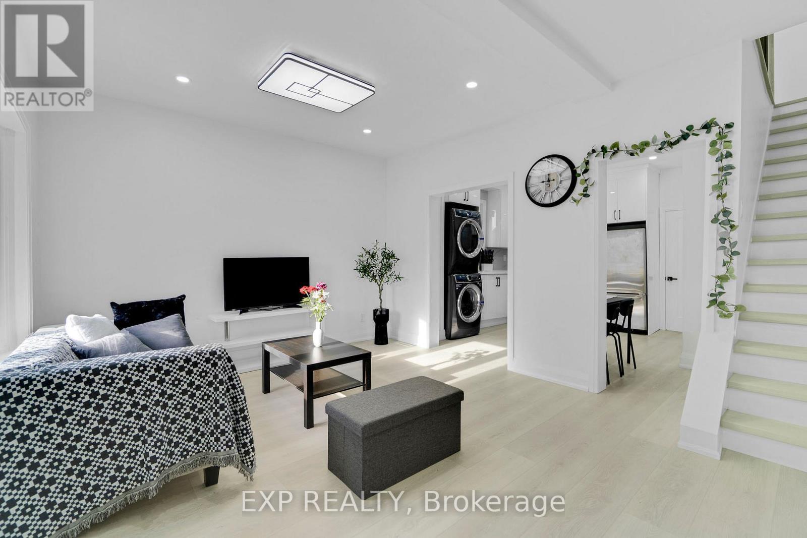 217 Fairfield Avenue, Hamilton, ON - Indoor Photo Showing Bedroom