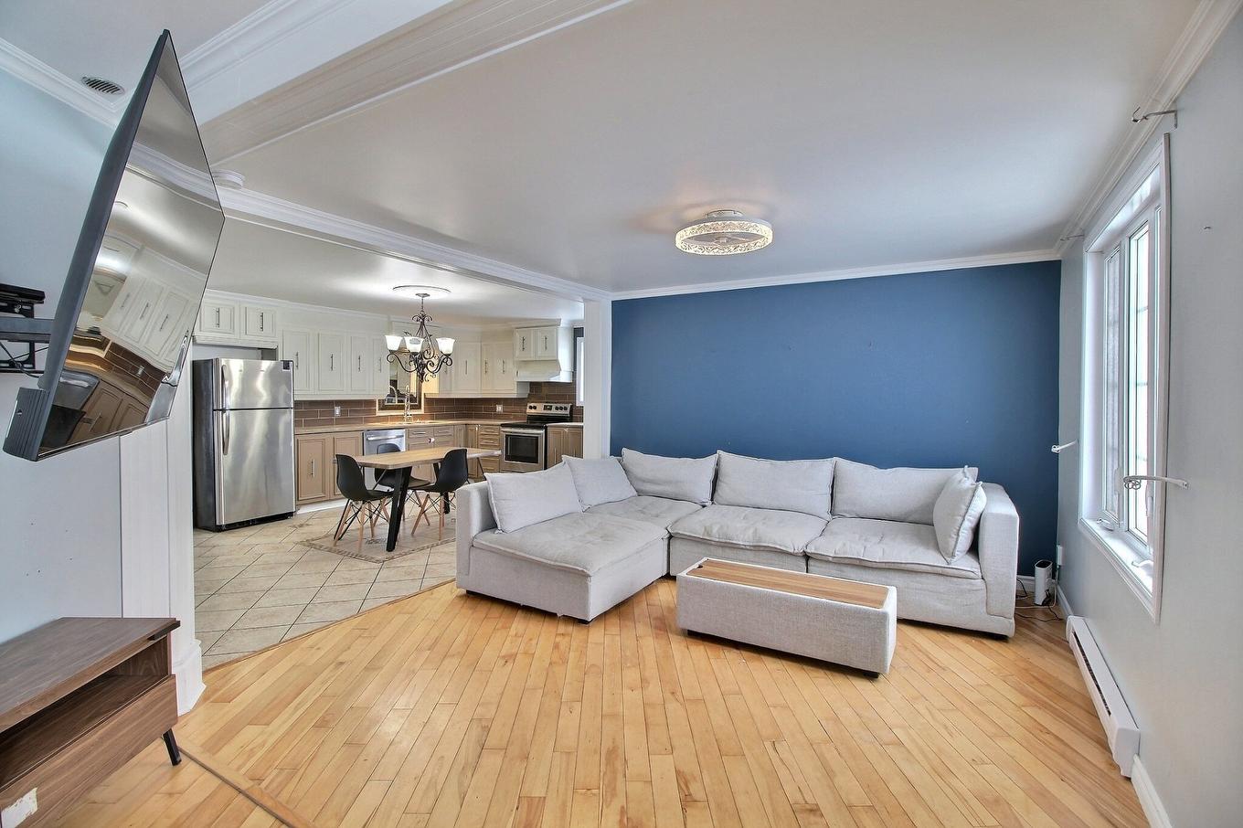 Vue d'ensemble - 6 Av. Du Chemin-De-Fer, Trécesson, QC - Indoor Photo Showing Living Room