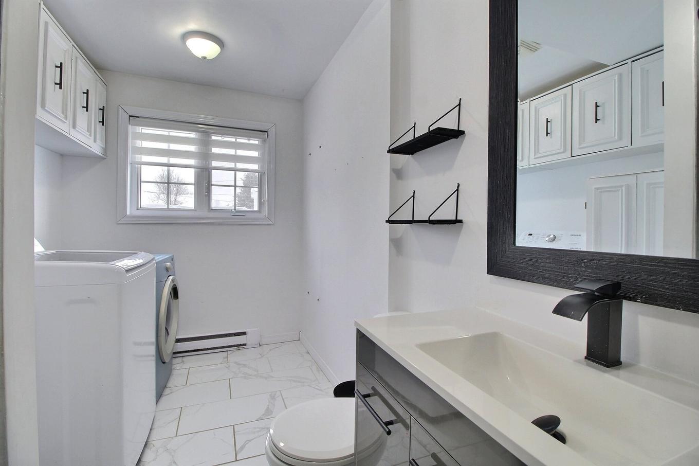 Salle de bains - 6 Av. Du Chemin-De-Fer, Trécesson, QC - Indoor