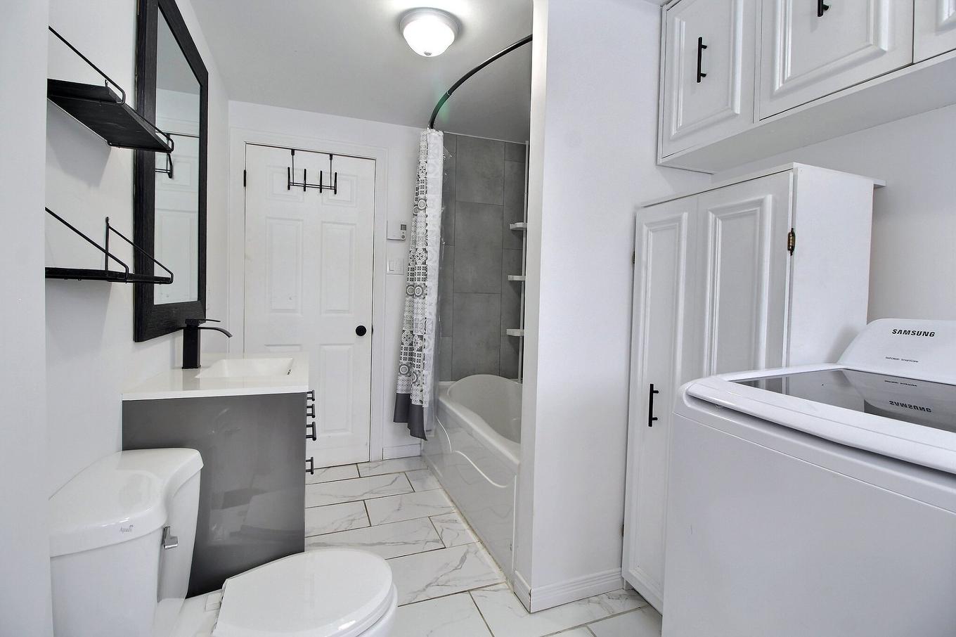 Salle de bains - 6 Av. Du Chemin-De-Fer, Trécesson, QC - Indoor