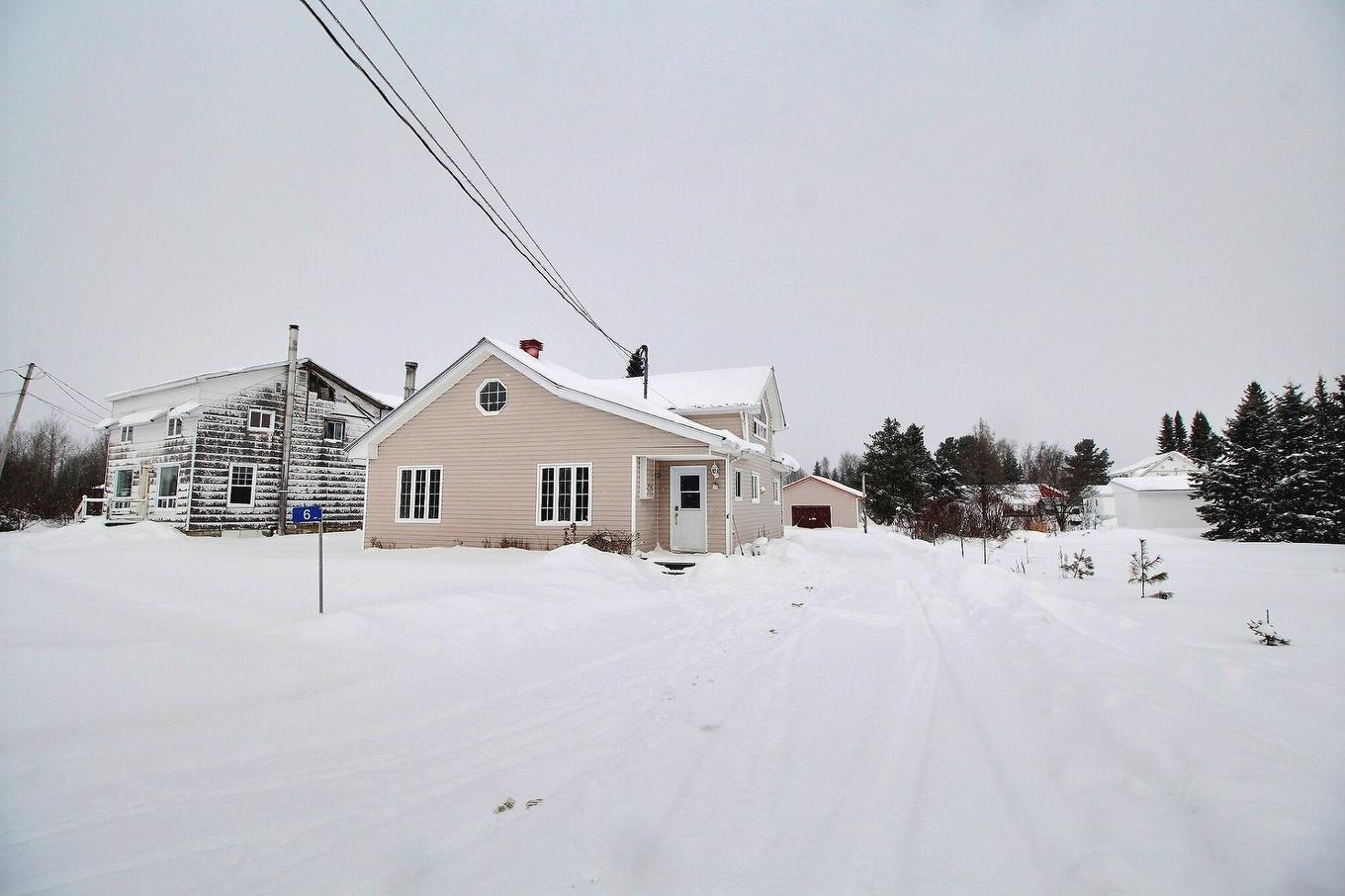 Façade - 6 Av. Du Chemin-De-Fer, Trécesson, QC - Outdoor