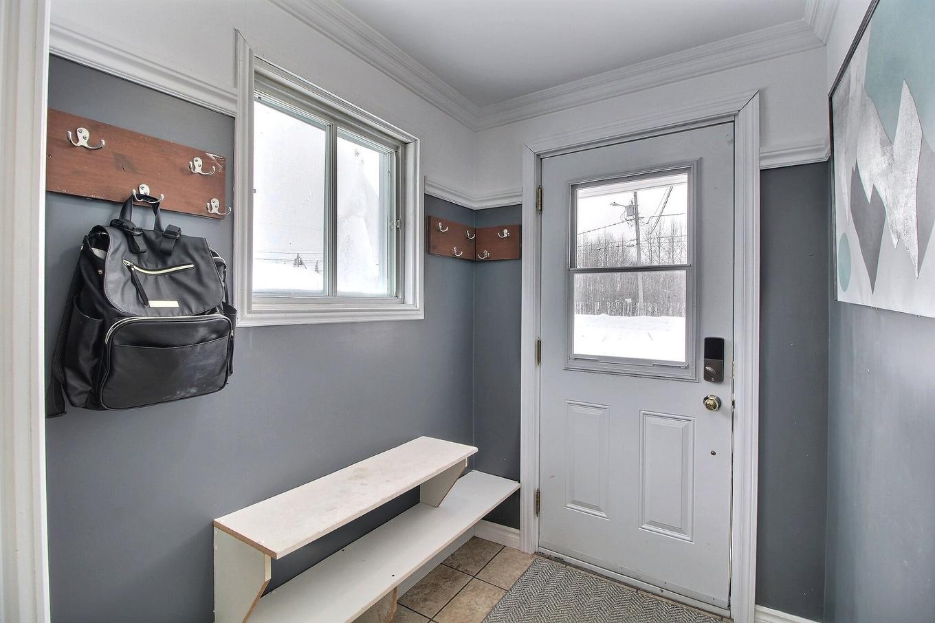 Hall d'entrée/Vestibule - 6 Av. Du Chemin-De-Fer, Trécesson, QC - Indoor Photo Showing Other Room