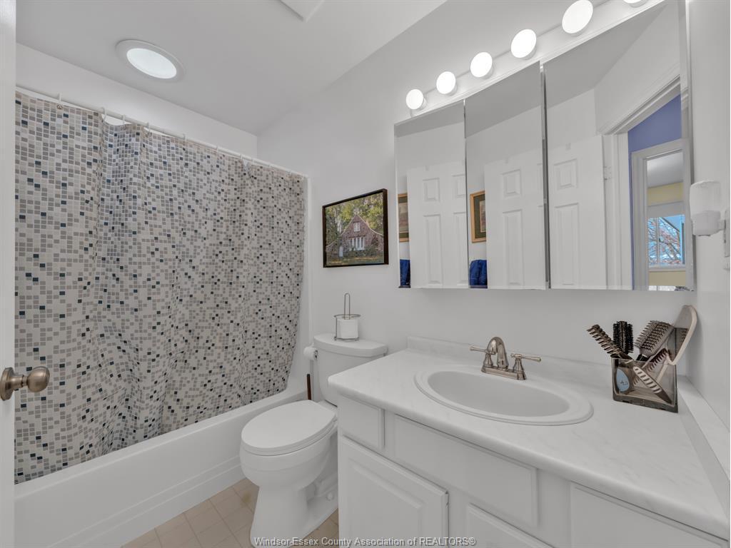 3755 Holburn, Windsor, ON