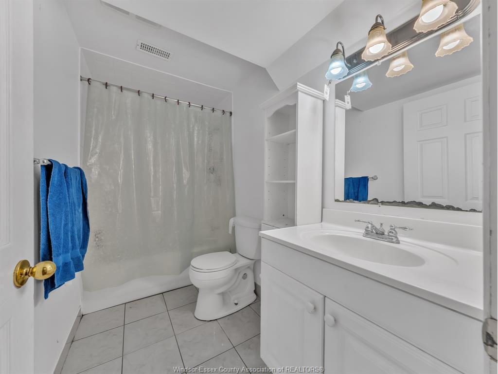 3755 Holburn, Windsor, ON