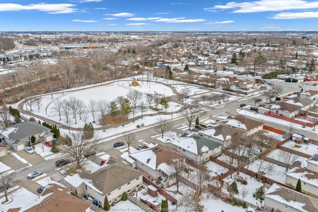 3755 Holburn, Windsor, ON