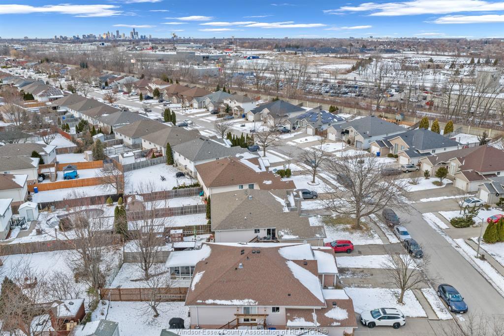 3755 Holburn, Windsor, ON