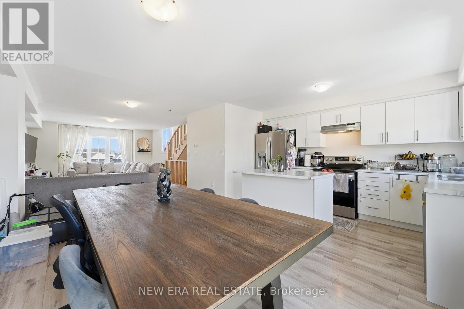 44 Jerome Way, Clarington, ON - Indoor Photo Showing Kitchen With Upgraded Kitchen