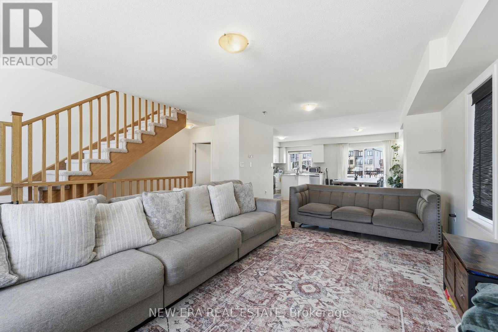 44 Jerome Way, Clarington, ON - Indoor Photo Showing Living Room