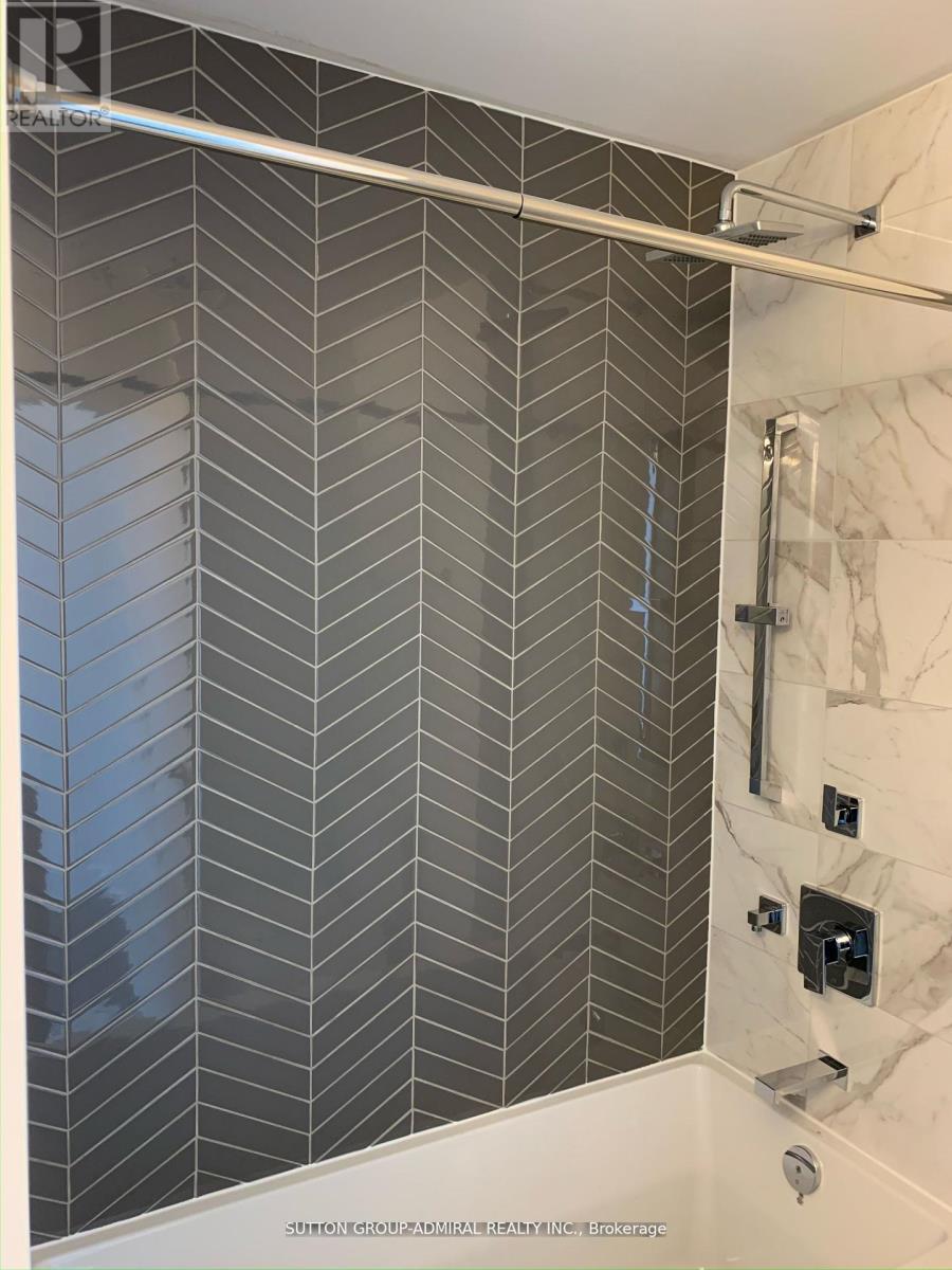 1103 - 2908 Highway 7, Vaughan, ON - Photo Showing Bathroom