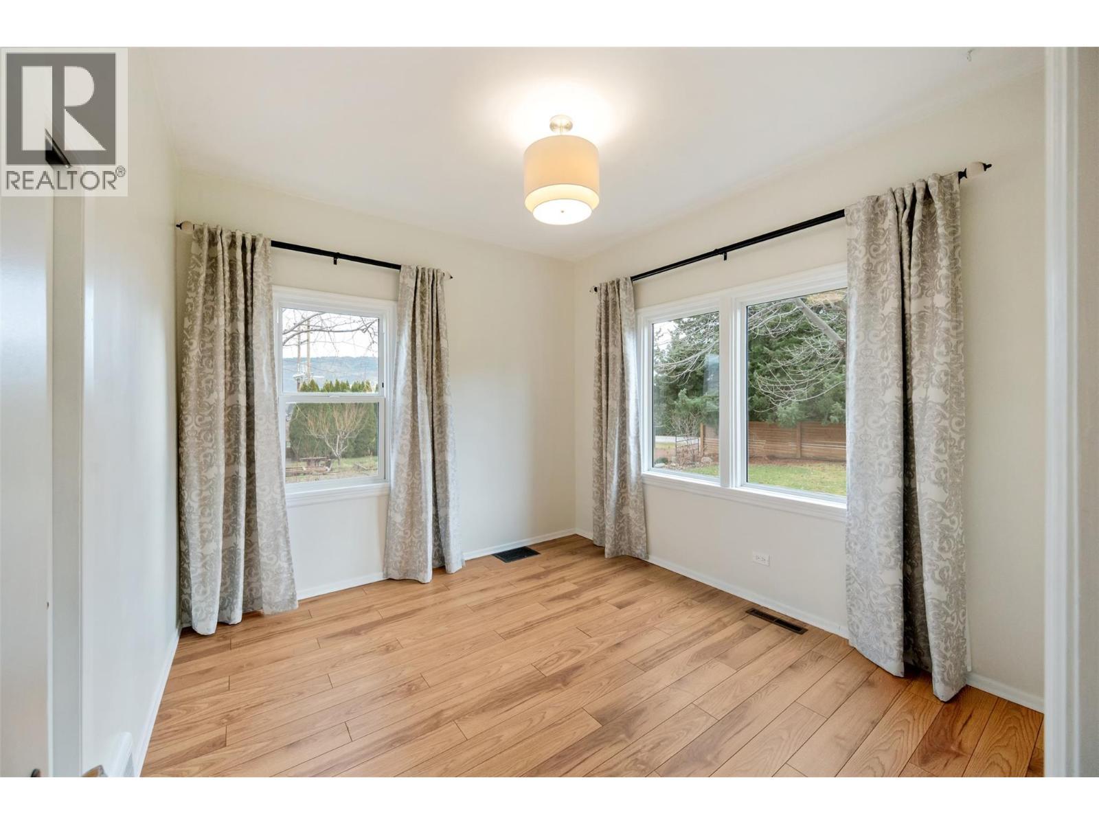 824 Road 2, Oliver, BC - Indoor Photo Showing Other Room