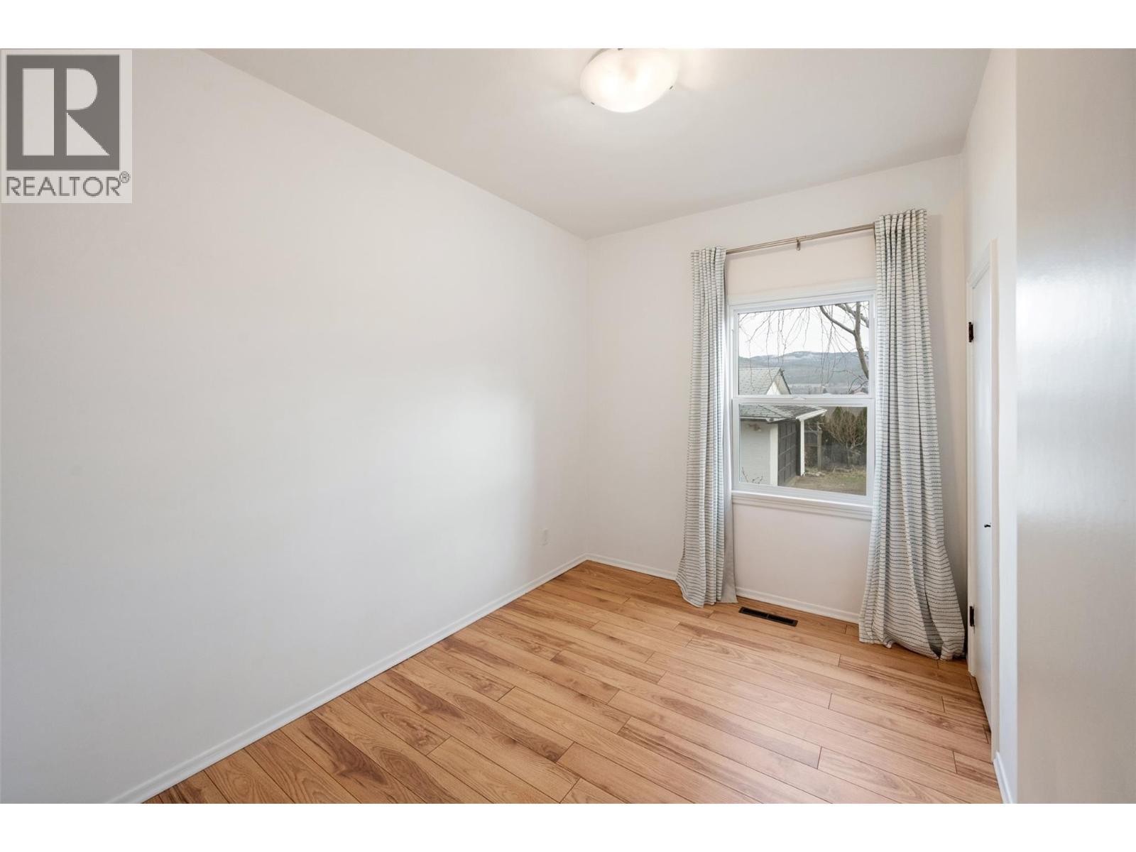 824 Road 2, Oliver, BC - Indoor Photo Showing Other Room