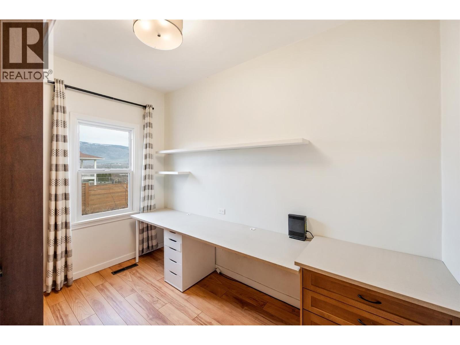 824 Road 2, Oliver, BC - Indoor Photo Showing Other Room