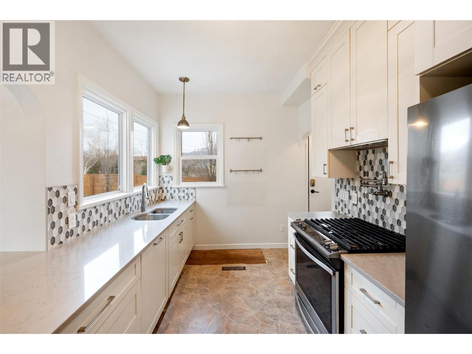 824 Road 2, Oliver, BC - Indoor Photo Showing Kitchen With Double Sink
