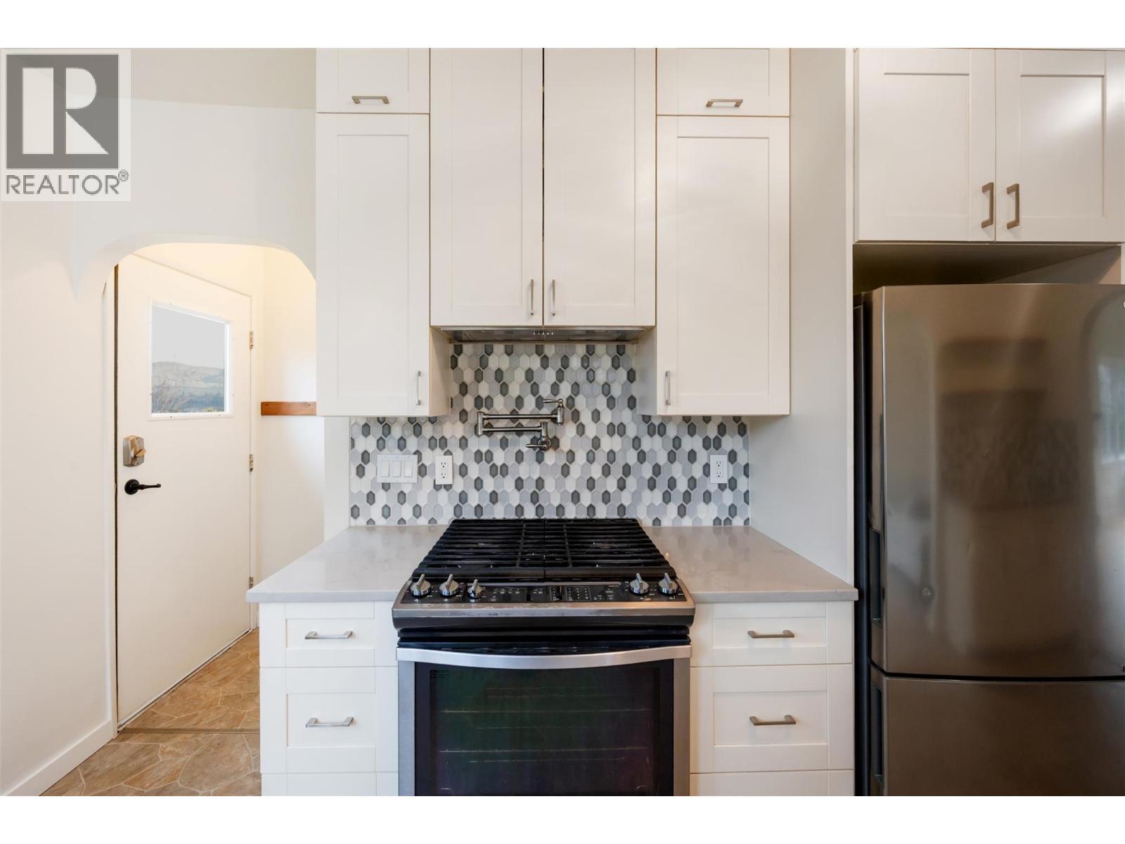 824 Road 2, Oliver, BC - Indoor Photo Showing Kitchen