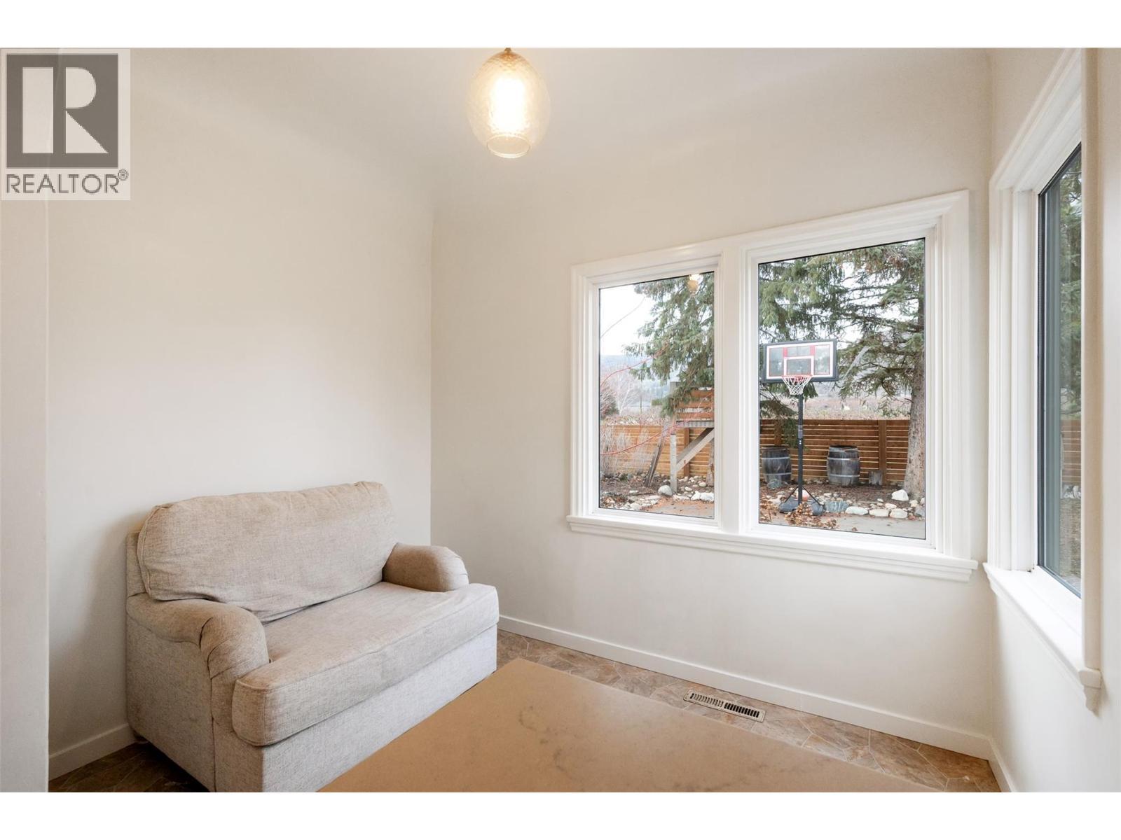 824 Road 2, Oliver, BC - Indoor