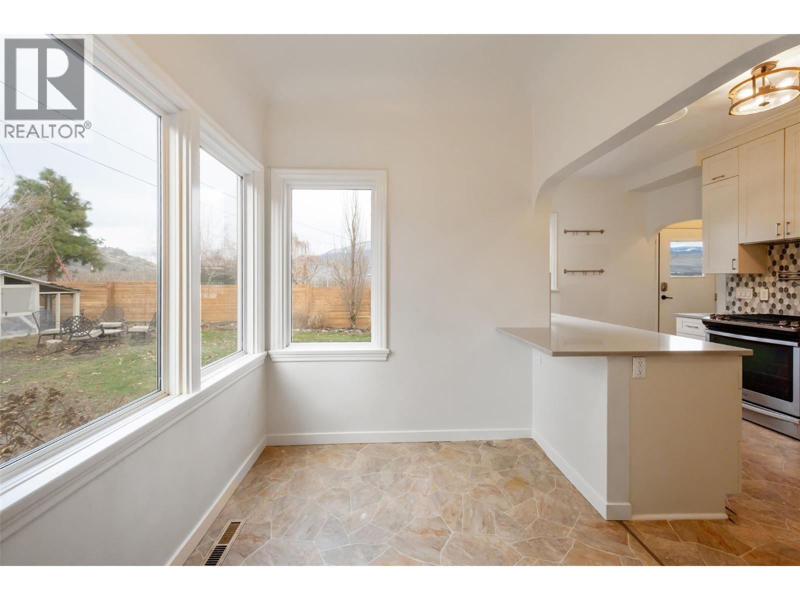 824 Road 2, Oliver, BC - Indoor Photo Showing Kitchen