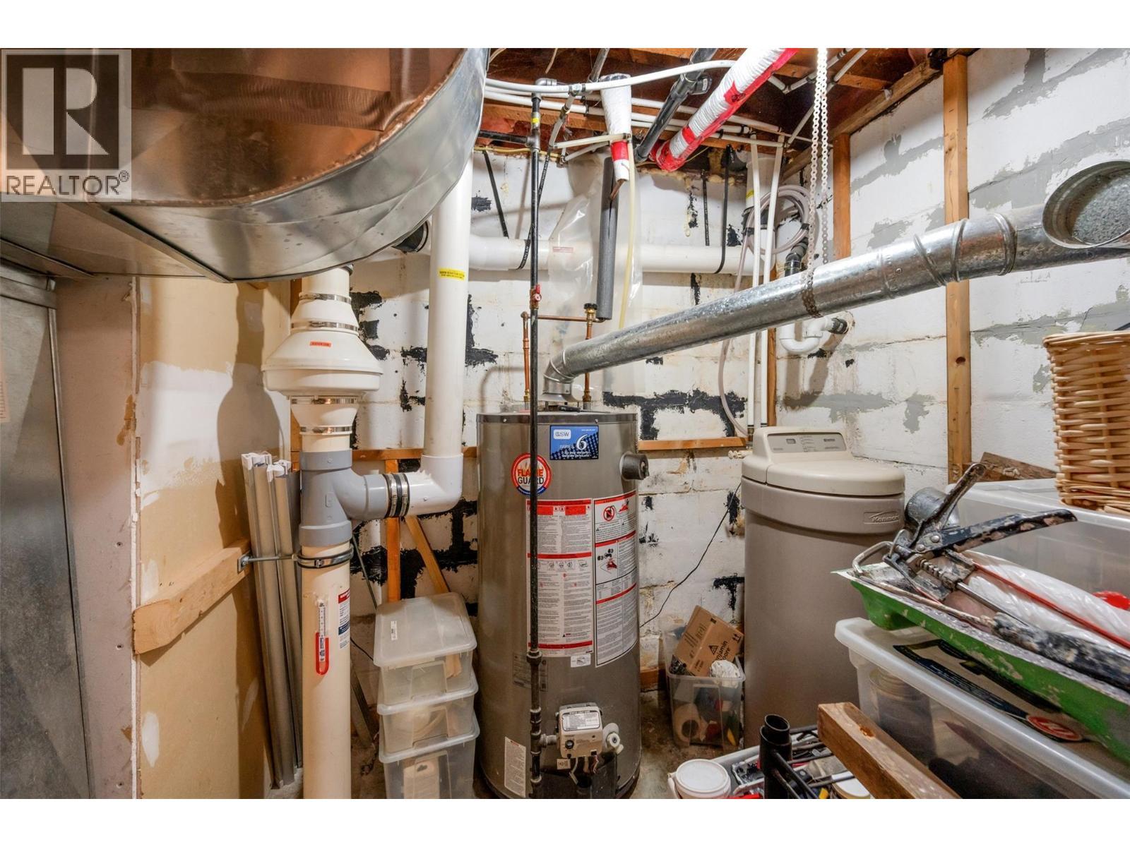 824 Road 2, Oliver, BC - Indoor Photo Showing Basement