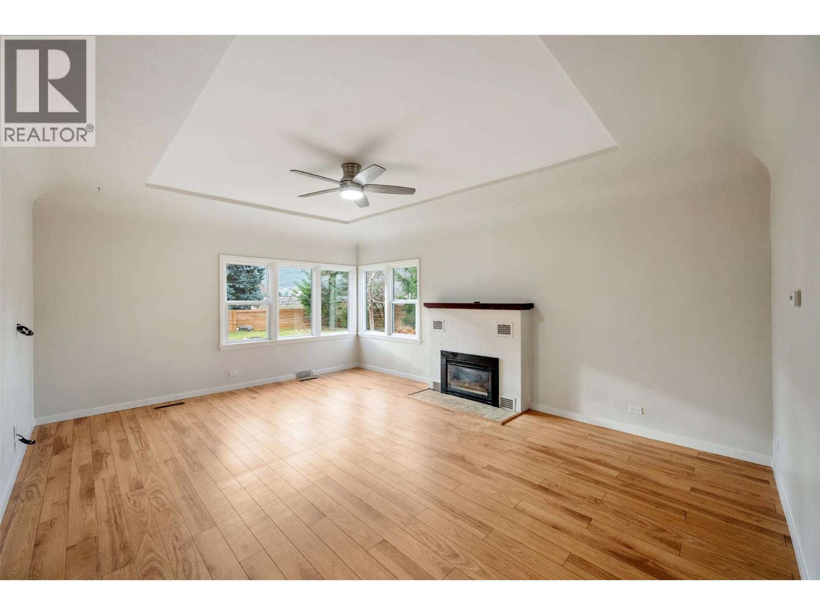 824 Road 2, Oliver, BC - Indoor With Fireplace