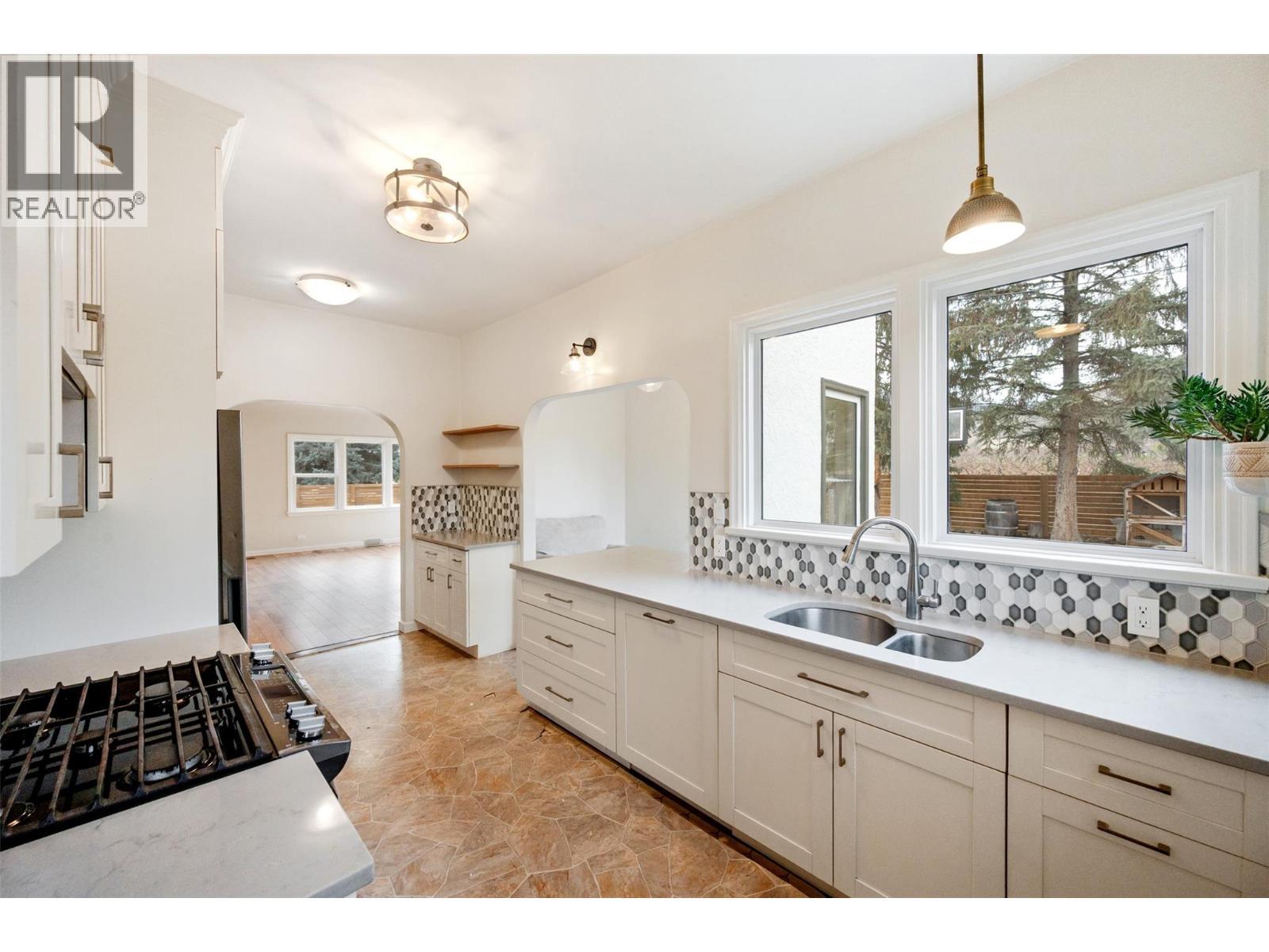 824 Road 2, Oliver, BC - Indoor Photo Showing Kitchen With Double Sink