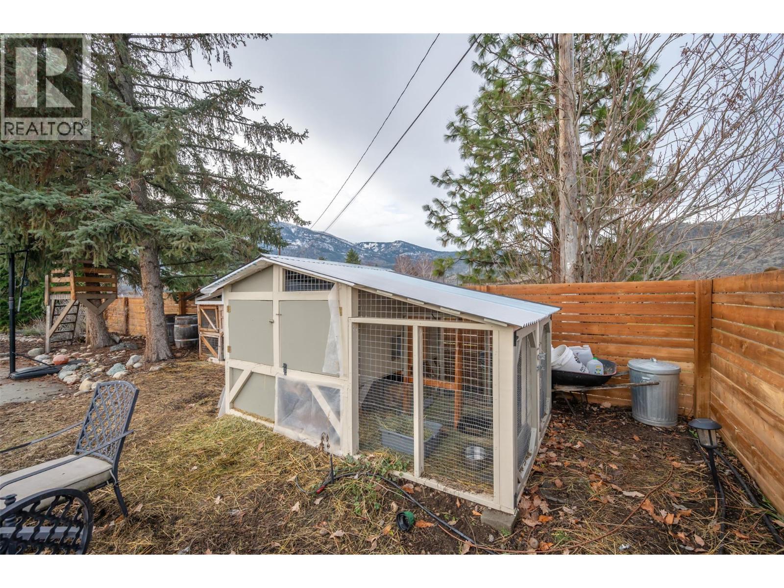 824 Road 2, Oliver, BC - Outdoor