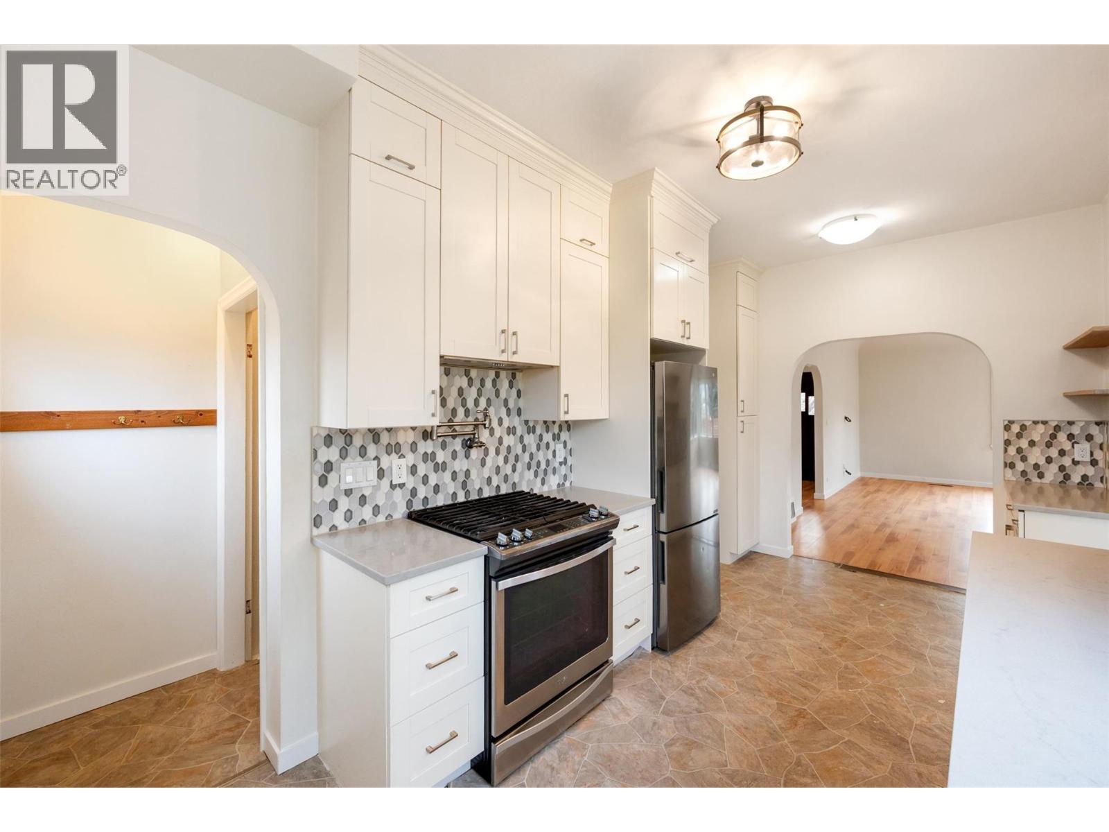 824 Road 2, Oliver, BC - Indoor Photo Showing Kitchen