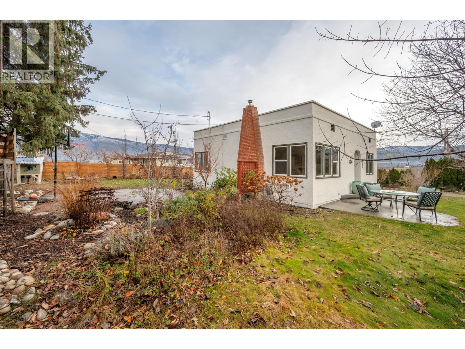 824 Road 2, Oliver, BC - Outdoor