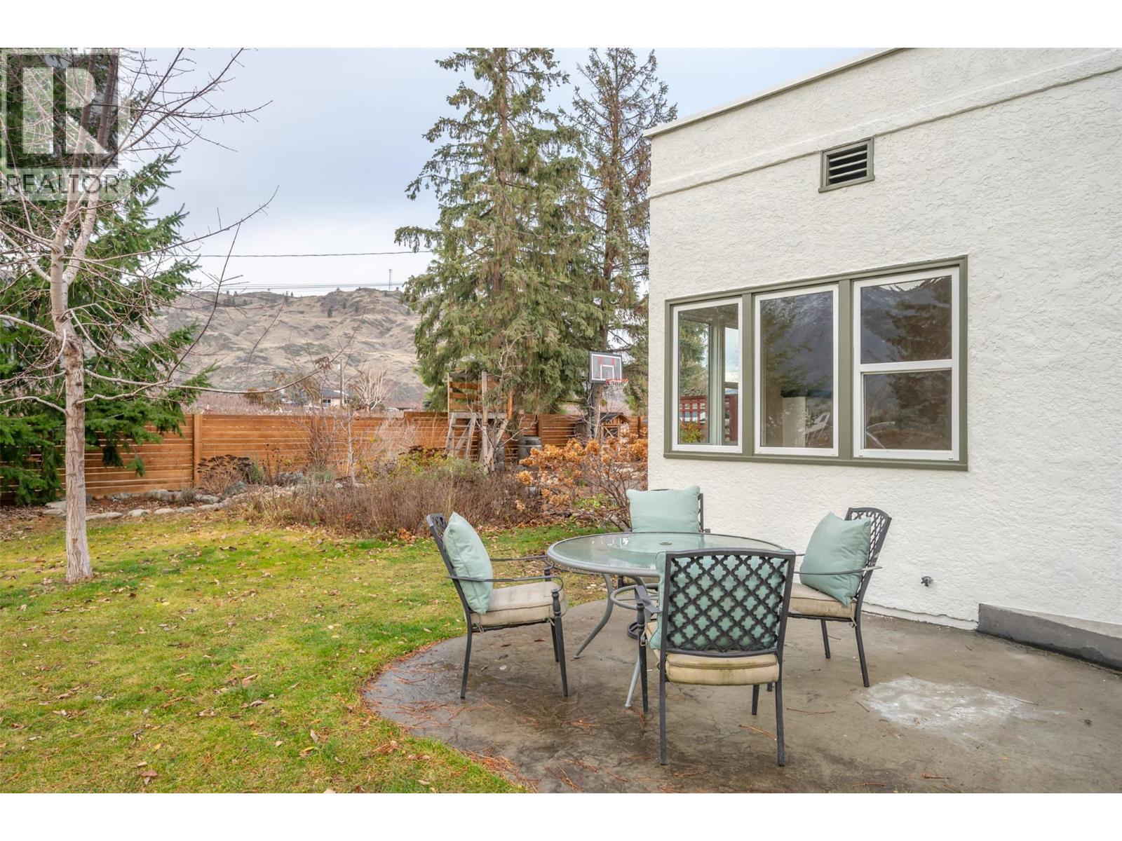 824 Road 2, Oliver, BC - Outdoor