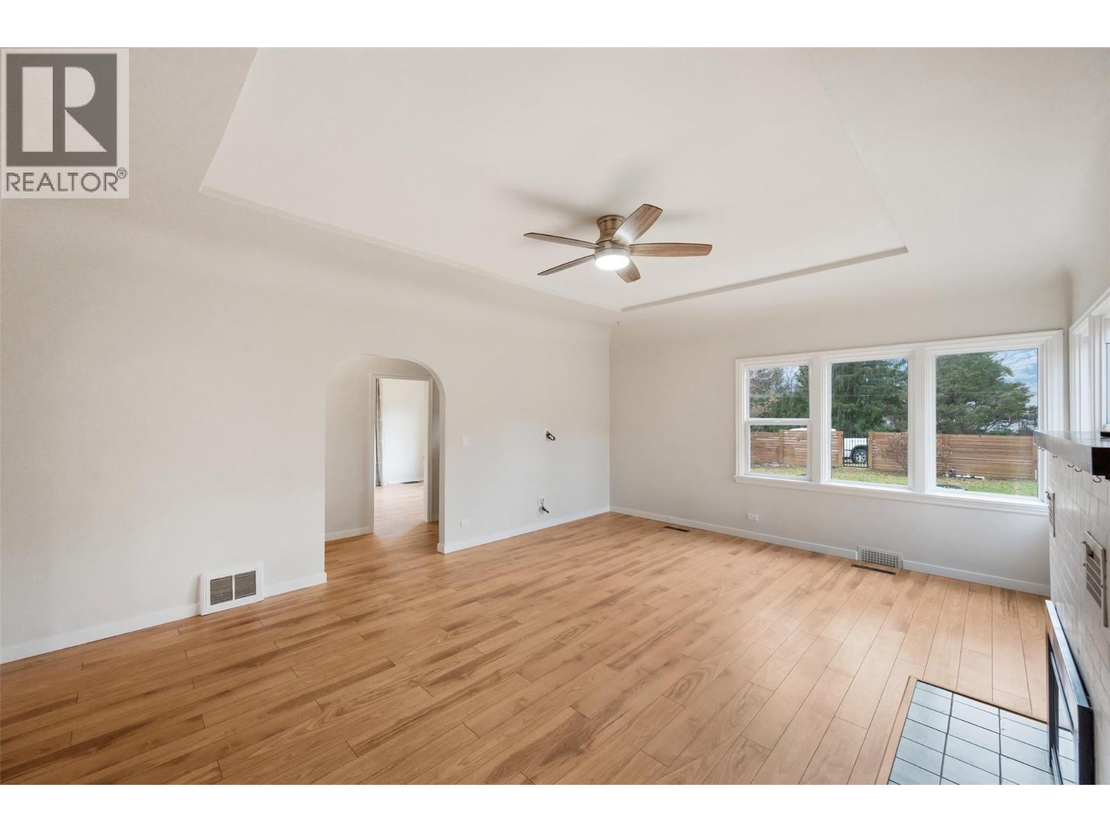 824 Road 2, Oliver, BC - Indoor Photo Showing Other Room